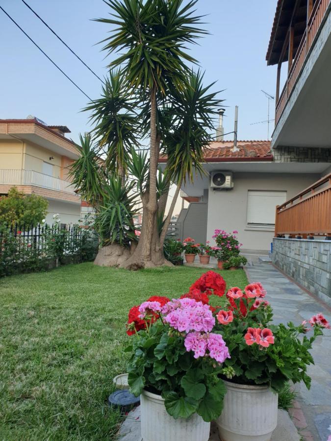Chriselia Apartment Nea Roda Exterior photo