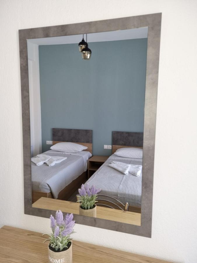 Chriselia Apartment Nea Roda Exterior photo
