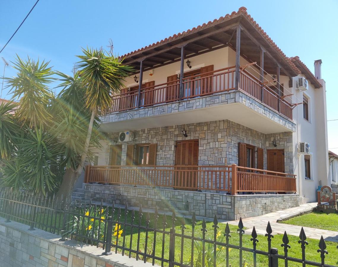 Chriselia Apartment Nea Roda Exterior photo