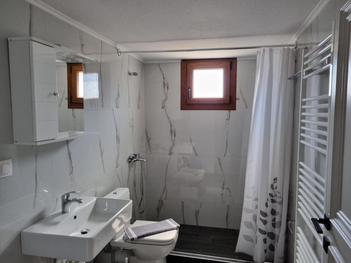 Chriselia Apartment Nea Roda Exterior photo
